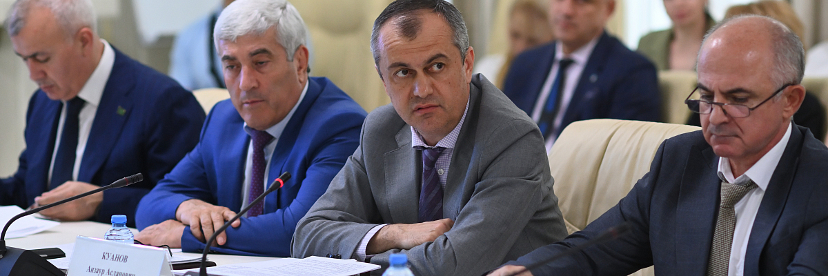 Глава Адыгеи поставил задачи по завершению уборки озимых зерновых