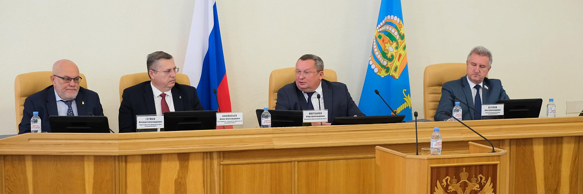 Дума Астраханской области приняла законопроект о продлении мер соцподдержки участников СВО и их семей на 2026 год