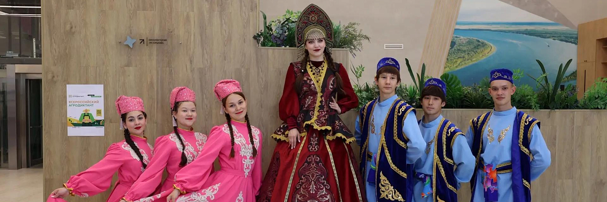 В Астрахани впервые прошел инклюзивный фестиваль «Народов много — Родина одна»