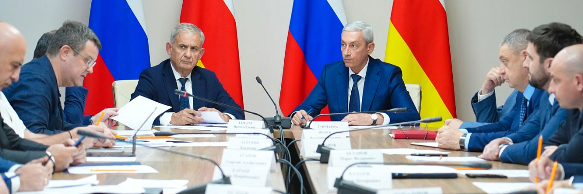 Сергей Назаров и Борис Джанаев провели совещание по вопросам социально-экономического развития республики